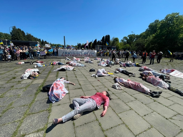 Rusijos ambasadorių dirbtiniu „krauju“ apipylusi ukrainietė turėjo išvykti iš Varšuvos