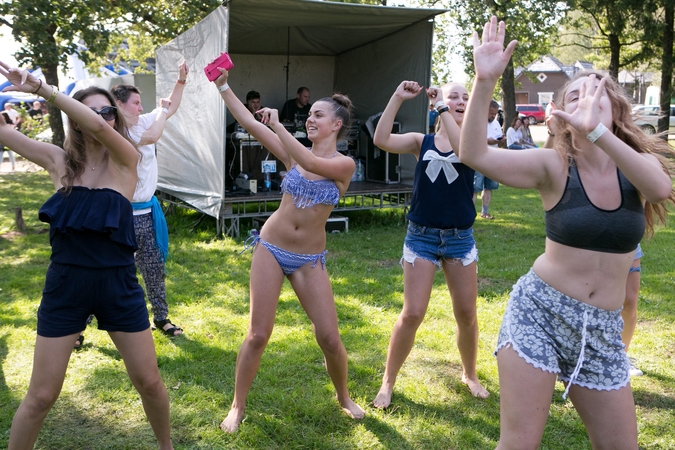 Kovojant su priklausomybėmis siūloma didinti muzikos, sporto prieinamumą