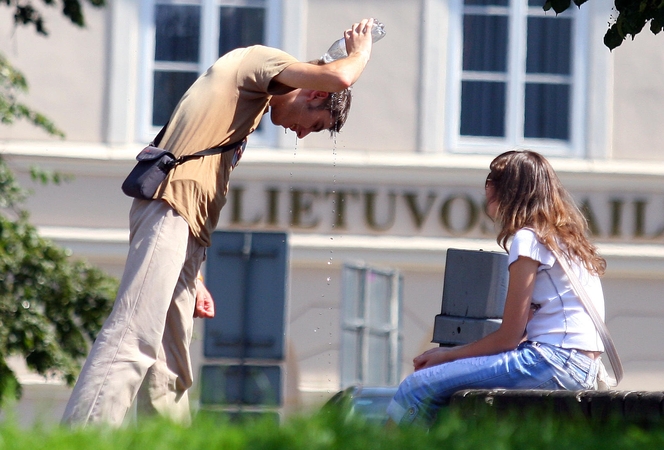 Kodėl paauglystėje kyla noras „taškytis“