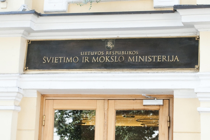 M. Lukšienės premija įteikta biologijos mokytojai iš Vilniaus