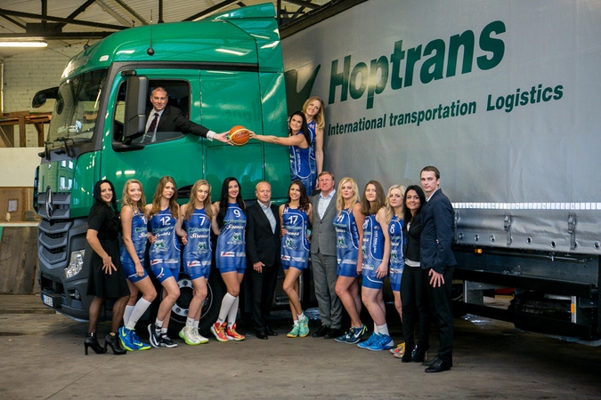 Originalią fotosesiją pasirinkusios „Hoptrans-Sirenos“ spinduliavo gera nuotaika