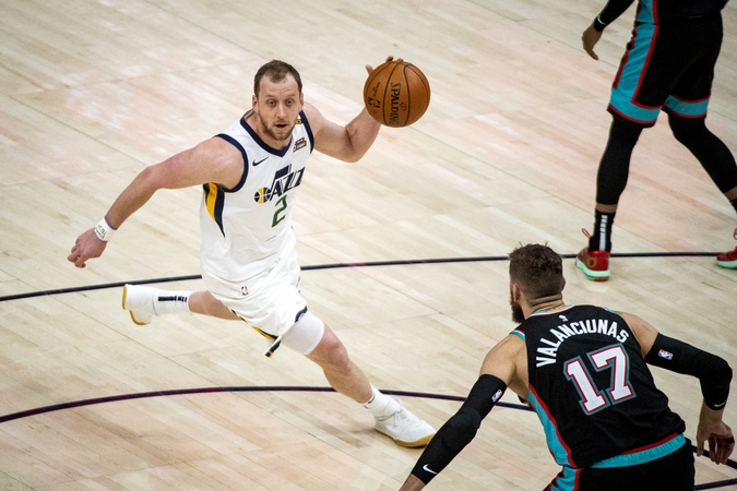 J. Valančiūnas pratęsė savo galingą seriją, bet grizliai krito NBA lyderių tvirtovėje