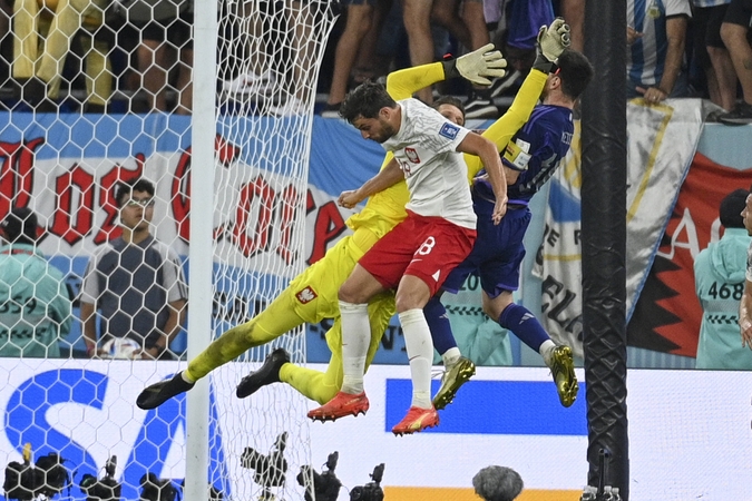 Lenkijos futbolininkus nugalėjusi Argentina triumfavo C grupėje 