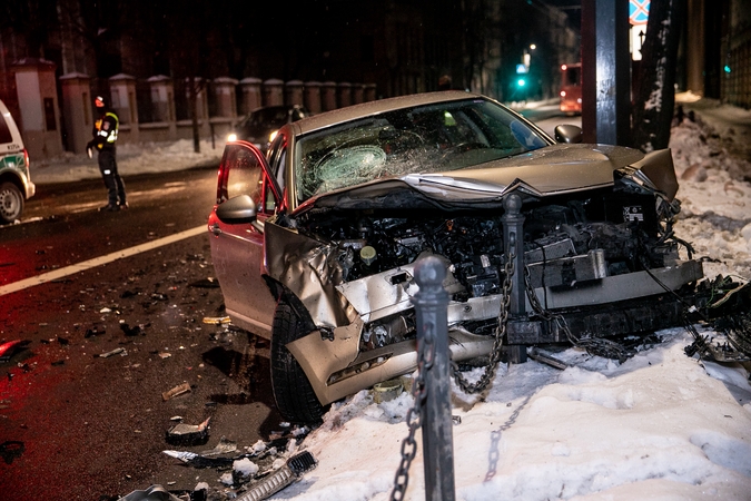 Avarija Kauno centre: automobiliai – suknežinti, vairuotojai nesutarė dėl kaltės