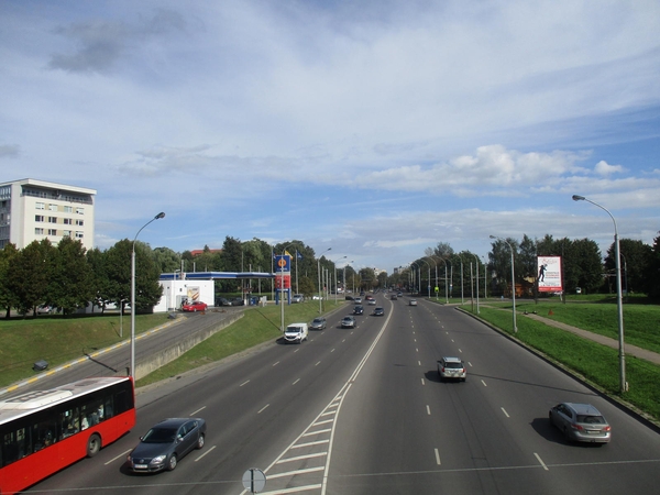 Kelių būklė ir eismo sąlygos: kelių dangos daugiausia sausos