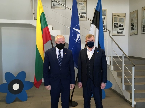 Kalle Laanetas (dešinėje)