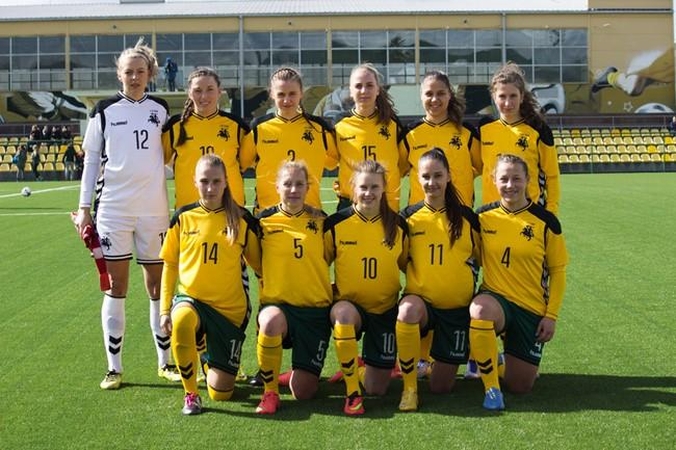 Lietuvos futbolininkės nepadoriu rezultatu krito prieš lenkes