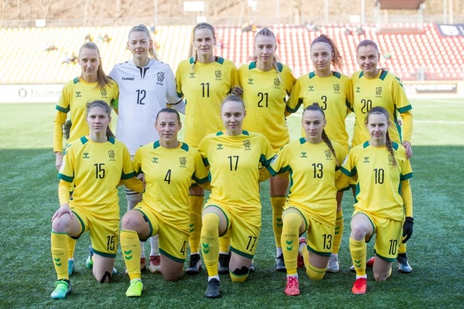Solidžiai sužaidusi moterų futbolo rinktinė pasiekė pirmą pergalę pasaulio čempionato atrankoje