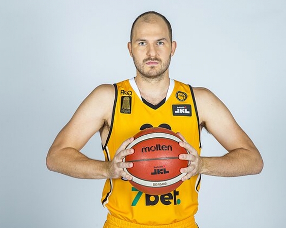Jonas Elmore'as