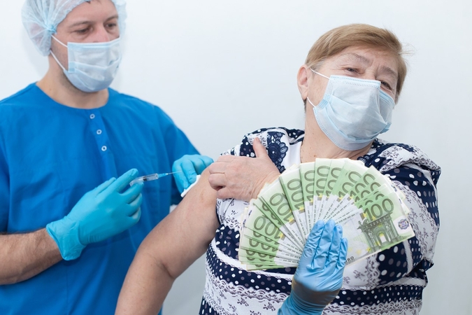 Pagyvenusių žmonių asociacijos prezidentė: 100 eurų už vakcinaciją – kyšis