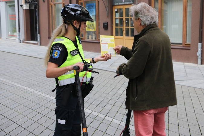 Kauno pareigūnai primena apie saugų keliavimą dviračiais ir paspirtukais: išvengsite nelaimių