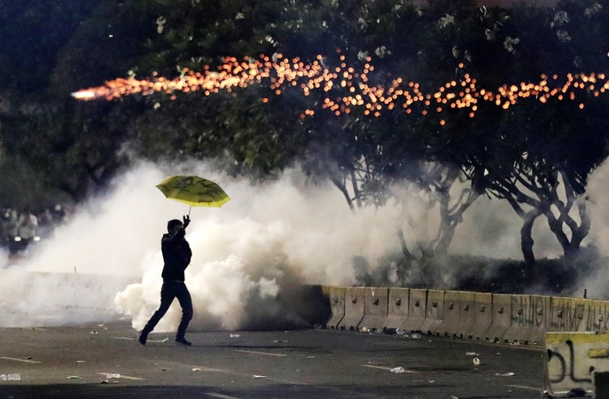 Indonezijos sostinėje vyko susirėmimai tarp policijos ir demonstrantų