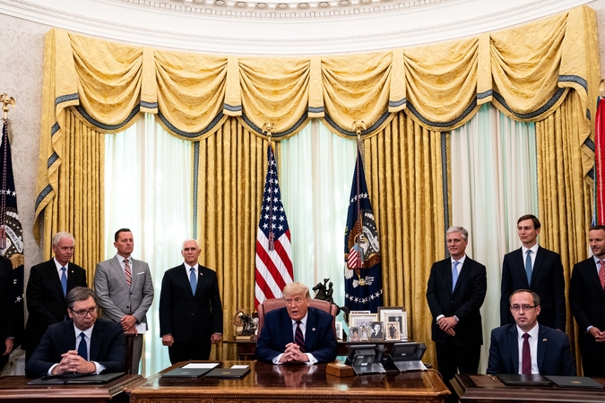 D. Trumpas paskelbė apie istorinį sandorį tarp buvusių priešių Serbijos ir Kosovo