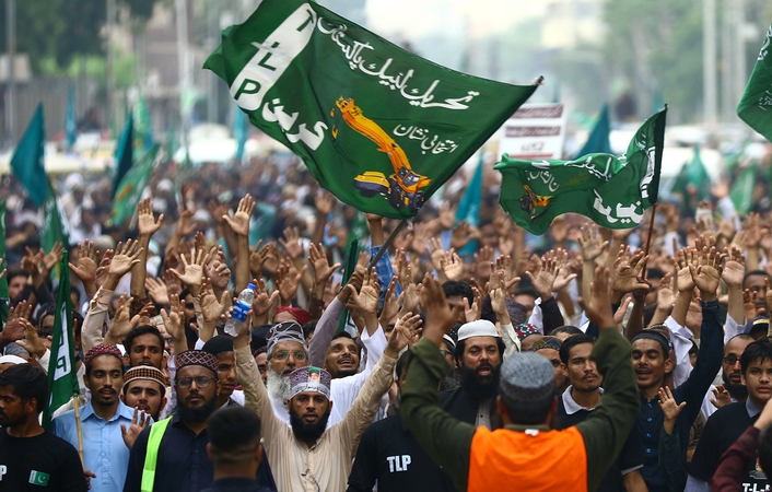 Tūkstančiai žmonių Pakistane protestavo prieš naujas „Charlie Hebdo“ karikatūras