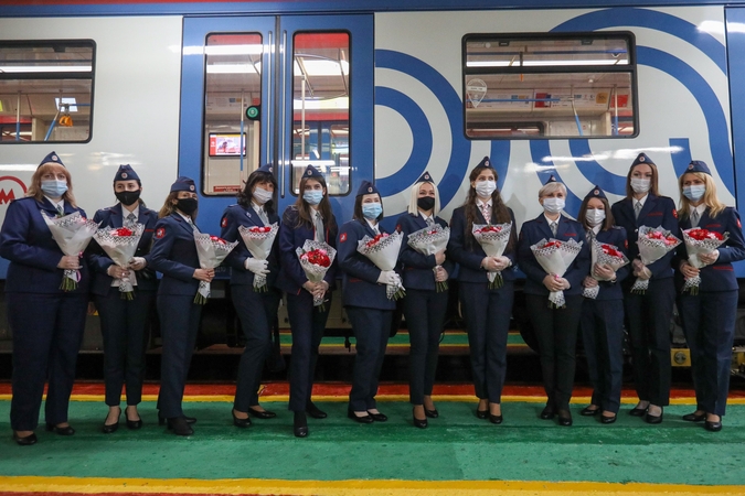 Pirmą kartą istorijoje moterims leista būti Maskvos metro traukinių mašinistėmis