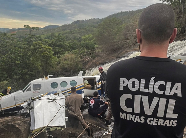 Per lėktuvo katastrofą žuvo populiari brazilų dainininkė M. Mendonca