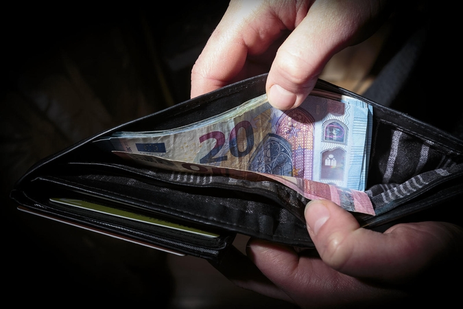 Seimas linkęs įteisinti 460 eurų NPD