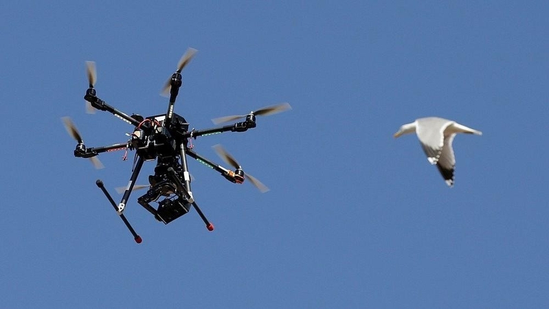 Svarstoma kurti dronų judėjimo reguliavimo tarnybą