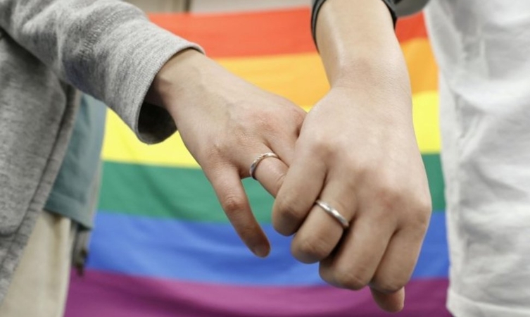 Verslas Čekijos premjerą ragina pritarti tos pačios lyties asmenų santuokų įteisinimui