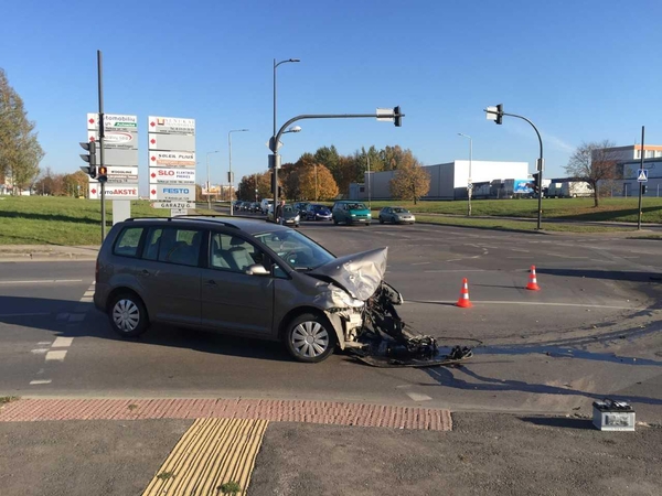 Kaune per „Toyota“ ir „Volkswagen“ automobilių avariją sužalotas vyras