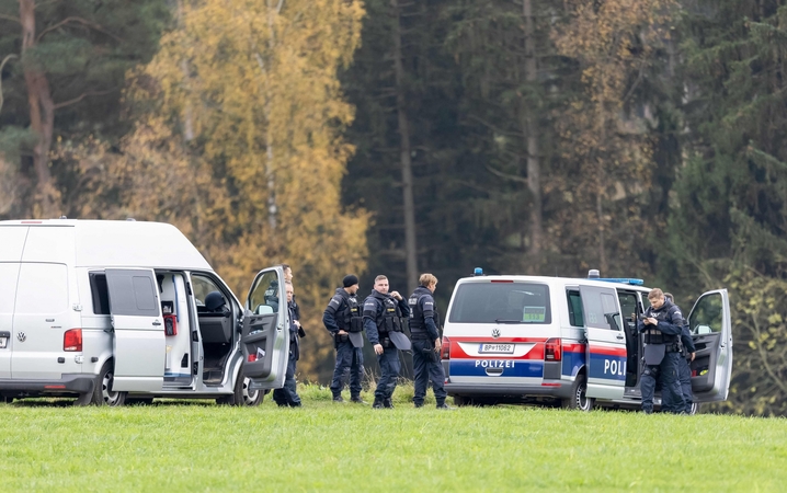 Austrijoje ieškotas dviejų žmonių nužudymu įtariamas ginkluotas vyras rastas negyvas