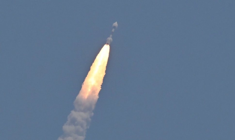 Indija planuoja pilotuojamą misiją į Mėnulį, kosminę stotį