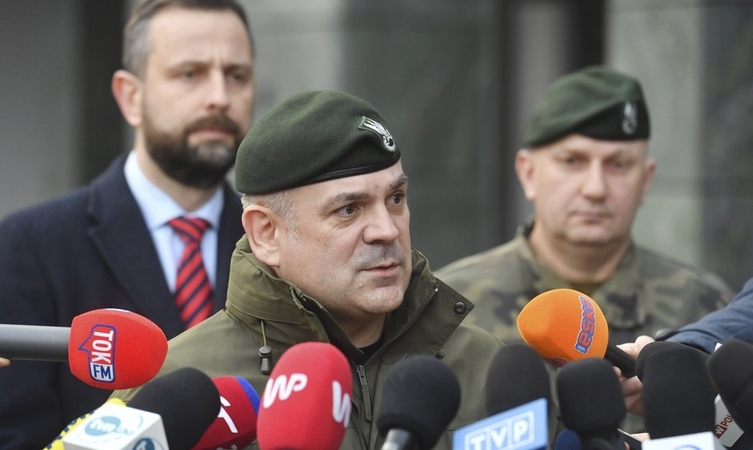 Lenkijos URM iškvietė rusų diplomatą dėl šalies oro erdve praskriejusios raketos 
