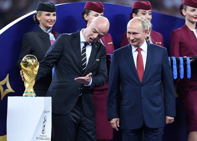 Rusija pašalinta iš pasaulio futbolo čempionato, klubams uždrausta dalyvauti tarptautinėse varžybose