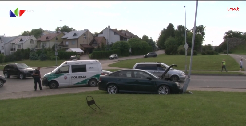 Alytuje girtutėlė automobilio vairuotoja rėžėsi į stulpą