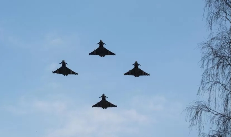 KAM: NATO naikintuvai nespėjo nuskristi iki greitai Lietuvos erdvę kirtusio „Boeing“