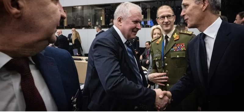A. Anušauskas tikisi, kad NATO partneriai galiausiai sutars dėl naikintuvų Ukrainai