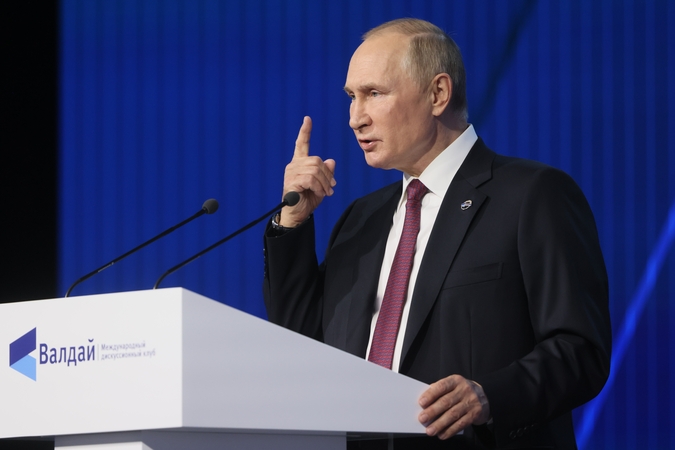 V. Putinas kartoja kaltinimus Kyjivui dėl planų panaudoti „nešvarią bombą“