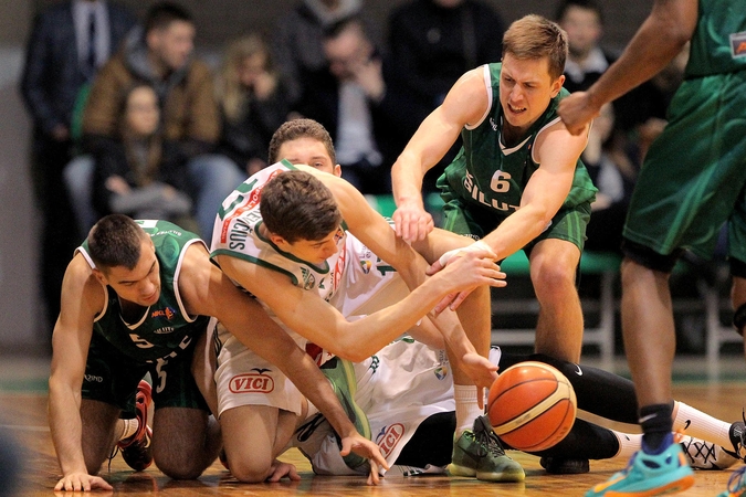 Tritaškiais šilutiškius baudęs "Žalgiris-2" pergalingai pradėjo aštuntfinalio seriją