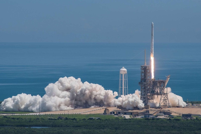 "SpaceX" paleido krovinių kapsulę, nugabensiančią į TKS superkompiuterį