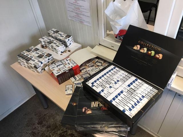 Cigaretes muitininkams teko traukti ir iš sulčių pakelių, ir pieno mišinių pakuočių