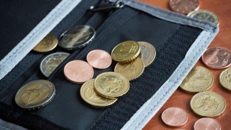 Euro įvedimas: įprotį apmokėti sąskaitas vėluojant šį mėnesį vertėtų pamiršti