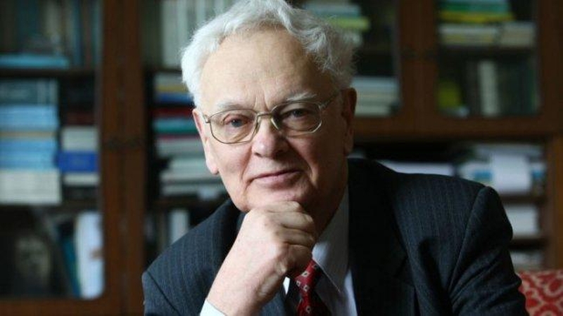 Mirė mokslininkas J. Požela