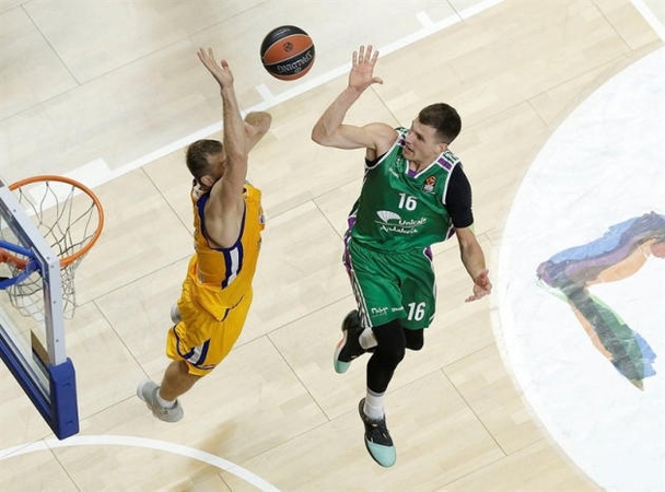 „Unicaja“ krepšininkai šventė pergalę Tel Avive