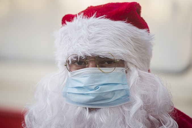 Kanada suteikė nuo COVID-19 pasiskiepijusiam Santa Klausui leidimą keliauti jos oro erdve
