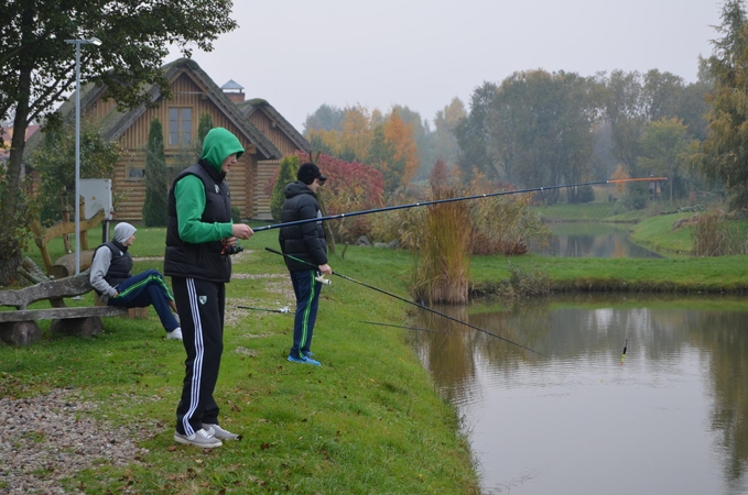Tarp treniruočių Kauno „Žalgirio“ krepšininkai atsipalaidavo kaimo turizmo sodyboje