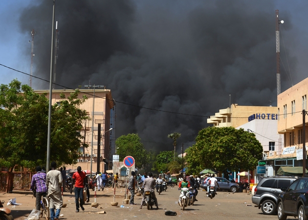 Burkina Faso sostinėje atakuota Prancūzijos ambasada ir kariuomenės būstinė