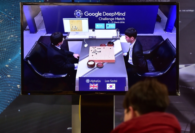 „Google“ superkompiuteris įveikė Go čempioną