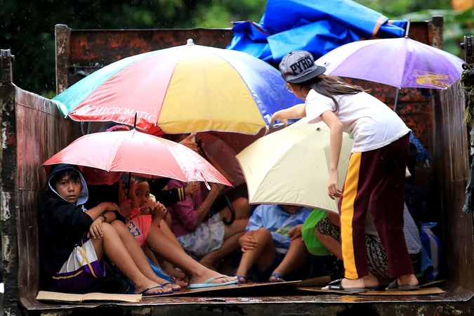 Filipinams per Kalėdas smogęs taifūnas nusinešė mažiausiai 4 gyvybes
