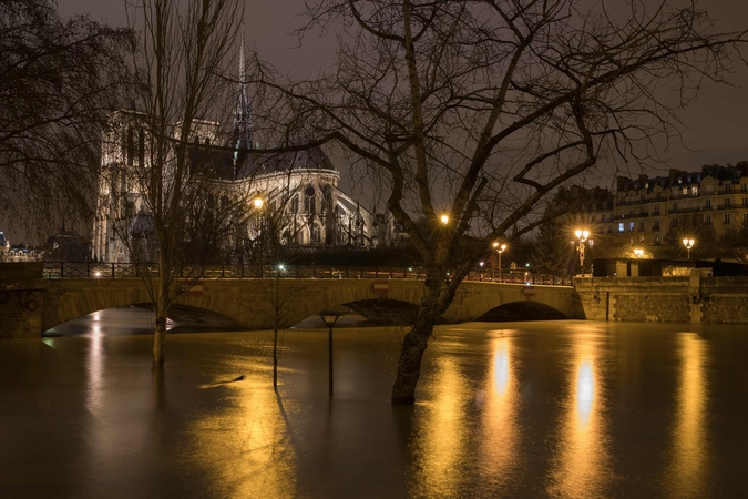 Užlietame Paryžiuje Senos vandens lygis pasiekė piką