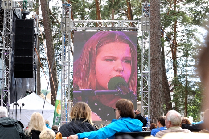 Jubiliejinė „Akacijų alėja“ – tarp saulės ir lietaus
