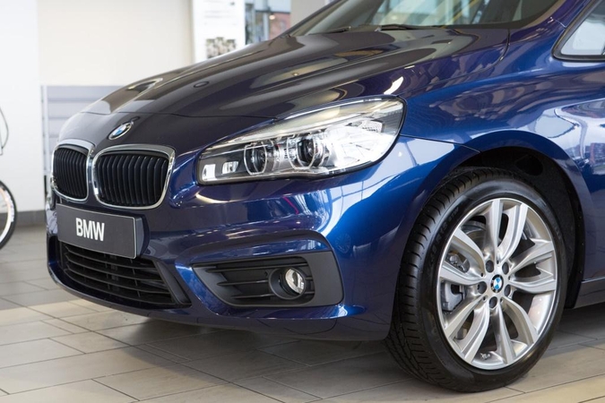 Pirmasis priekiniais ratais varomas BMW – jau Lietuvoje