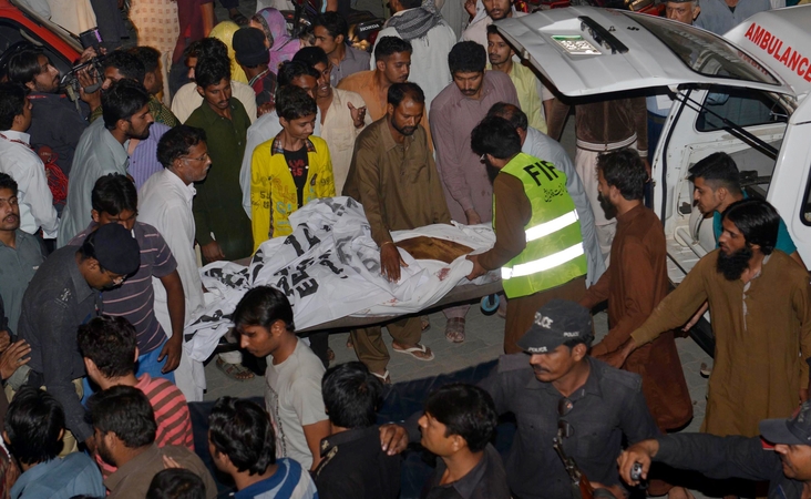 Pakistano ir Indijos pasienyje susisprogdinus mirtininkui žuvo 45 žmonės 
