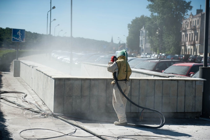 Iš požeminių perėjų nyksta dvokas ir tamsa