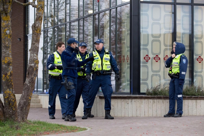 Estija gedi: kodėl 15-metis nušovė mokytoją?