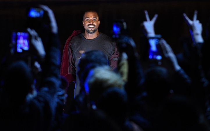 K. West'o koncertas baigėsi „maudynėmis“ Gulbių ežere